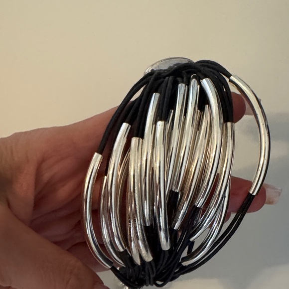 Black and Silver bracelet - Picture 1 of 4